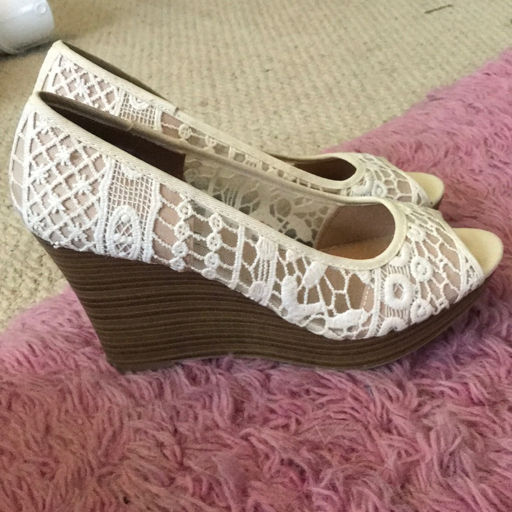 Lacy wedge - Picture 4 of 7